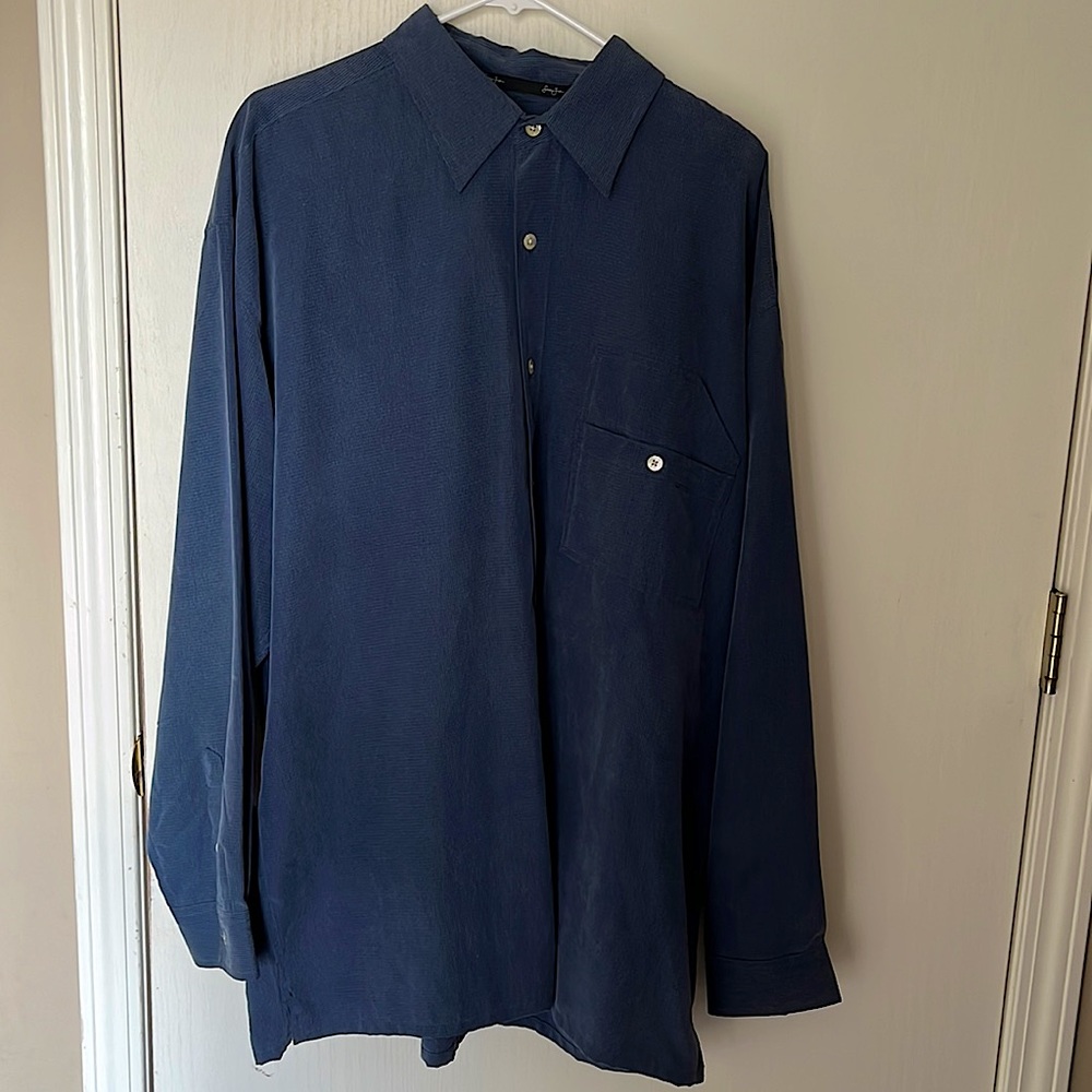 Sean John dark blue long sleeve Xlg dress shirt. 30% polyester, 70% polynosic.